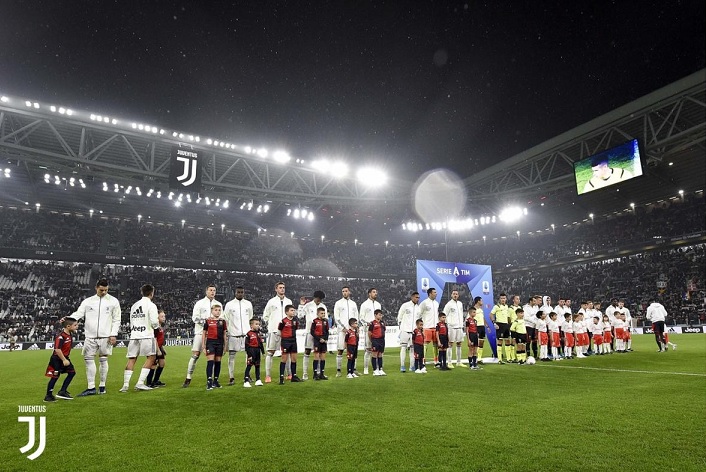 لاعبي اليوفنتوس و جنوى يدخلون ملعب الأليانز ستاديوم - JuveGenoa in Allianz Stadium