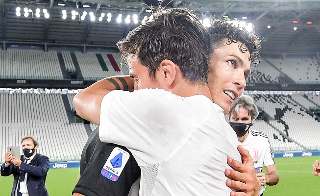 ديبالا و رونالدو في فرحة اليوفي بعد ضمان الدوري الايطالي 2020 - Dybala & Cristiano Ronaldo during Juventus celebration after secured Scudetto 38