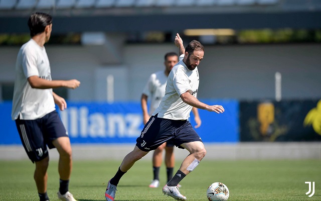 هيغوين في تدريب يوفنتوس تحضيراً لـ ليتشي - Higuain in Juve training before Lecce