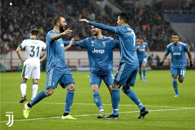 Ronaldo & Higuain & Pjanic celebrates after 1st Juve goal 