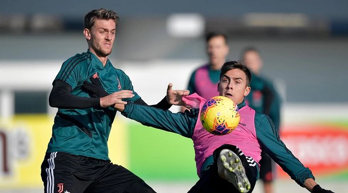 ديبالا و روغاني خلال التدريب - Dybala & Rugani in Juve training