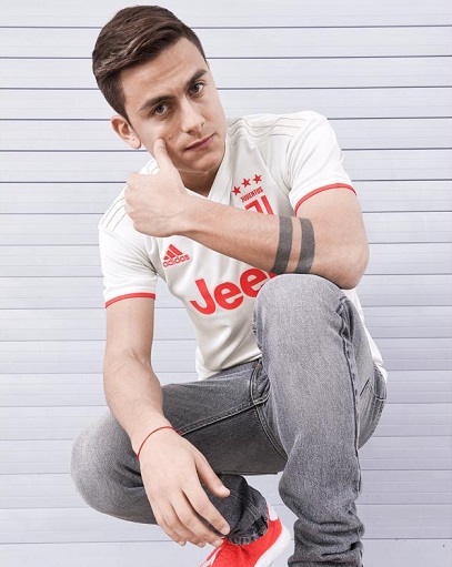 ديبالا بالقميص الاحتياطي لليوفي - Dybala in Juve Away Kit