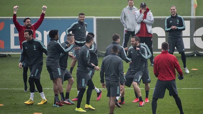 ابتسامة اللاعبين في تدريب اليوفي قبل ليون - Smile in Juve training before lyon