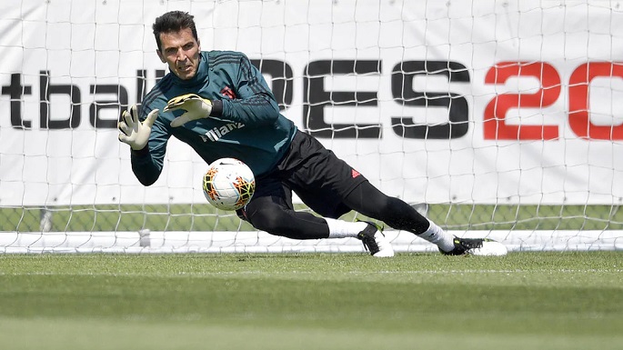 جيجي بوفون في تدريب اليوفي في مايو 2020 - Gianluigi Buffon during Juventus training in may 2020