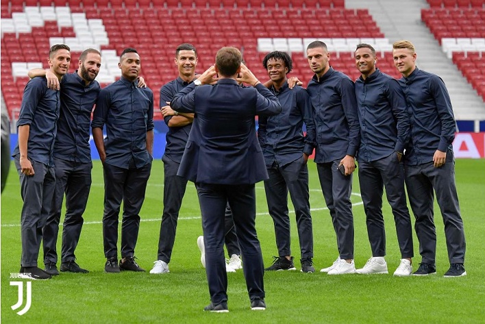 رامزي يصور لاعبي اليوفي في مدريد - Ramsey take photo for Juventus players