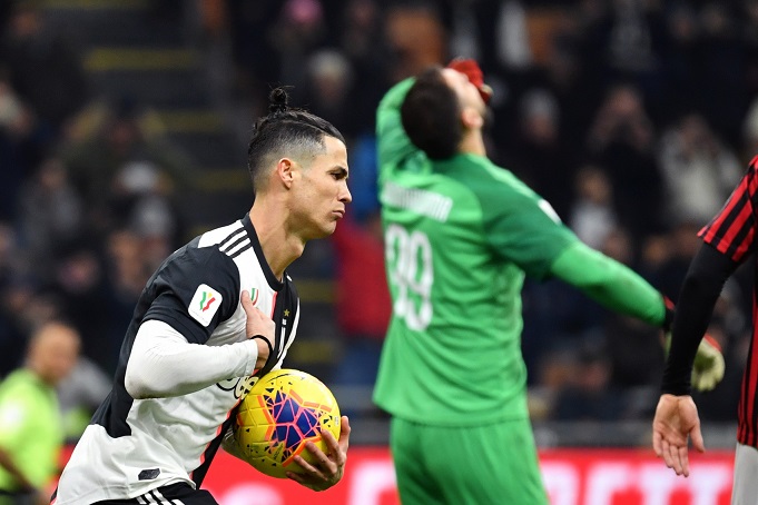 رونالدو يحتفل بهدفه في مباراة ميلان اليوفي - Ronaldo scores goal in Milan Juventus