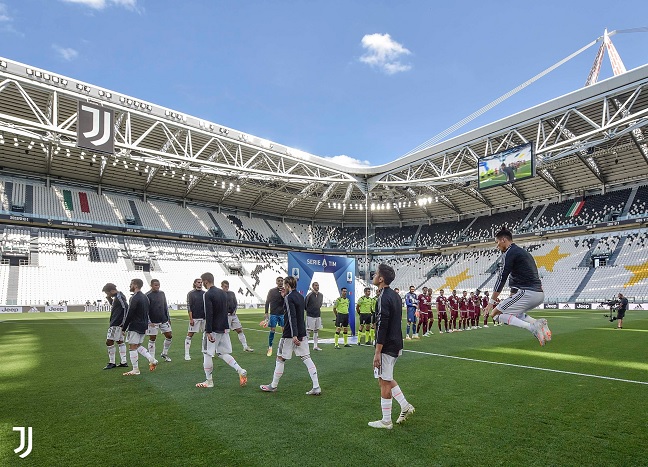 دخول فريقي اليوفنتوس و تورينو الى الأليانز ستاديوم - Juventus & Torino teams in Allianz Stadium before the Derby