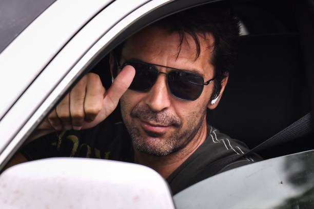 جيجي بوفون يصل الى تدريبات اليوفنتوس بسيارته - Gigi Buffon arrives to Juve training by his car