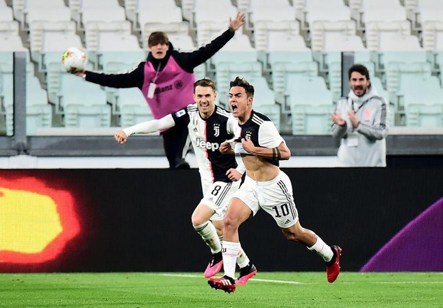 ديبالا يحتفل بهدفه في مباراة يوفنتوس و انتر ميلان - Dybala celebrates after a goal in Juventus Inter match