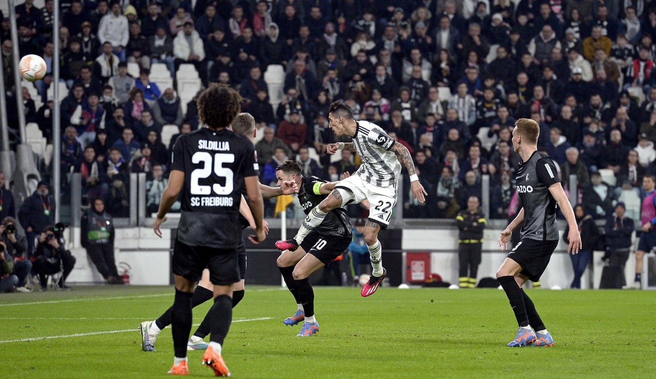 دي ماريا يسجل هدف خلال مباراة يوفنتوس ضد فرايبورغ 2023 - Angel Di Maria scores a goal during Juventus match Vs Freiburg