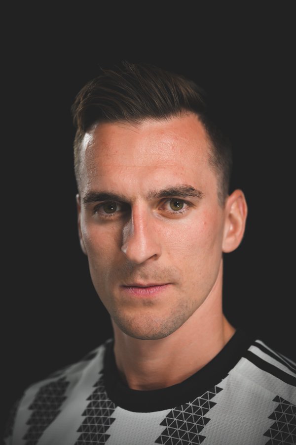 ميليك في قميص يوفنتوس بعد انضمامه - Arkadiusz Milik in Juventus shirt officially