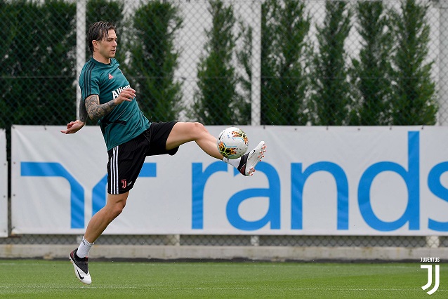 بيرنارديسكي في تدريبات يوفنتوس في مايو 2020 - Bernardeschi during Juventus training