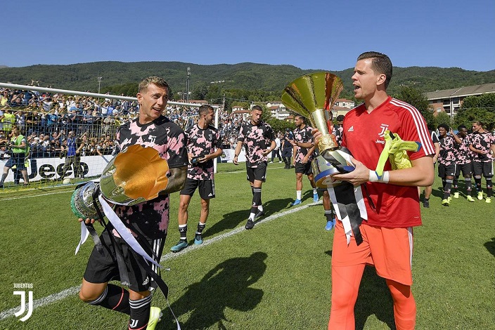 Szczesny & Bernardeschi with Serie A & Super Cup