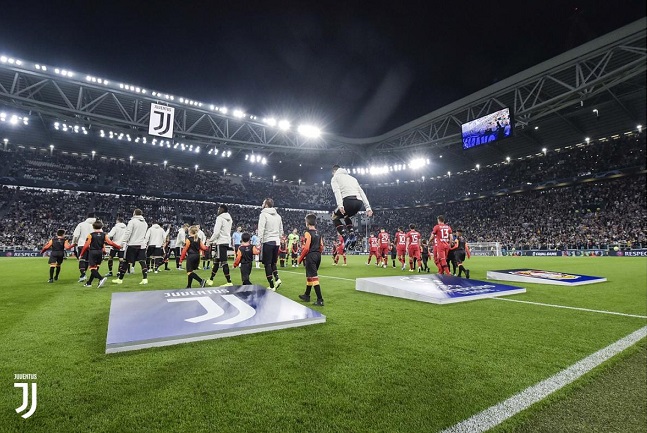 اليوفي و باير ليفركوزن يدخلون الملعب - Juve & Bayer Leverkusen enter Allianz Stadium