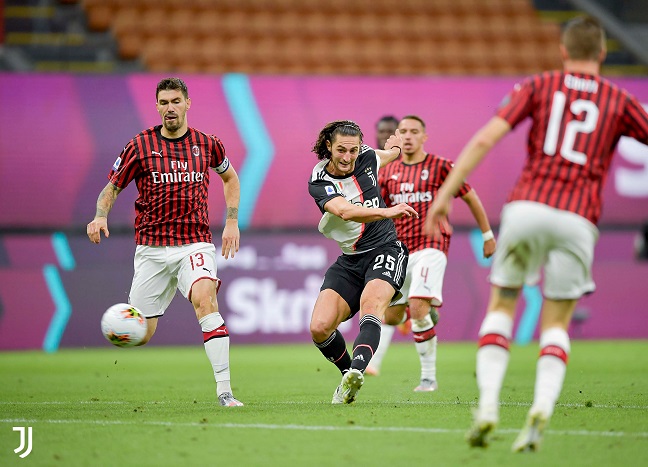 رابيو يسجل الهدف الاول خلال مباراة ميلان يوفنتوس - Rabiot scores 1st goal during Milan Juve match