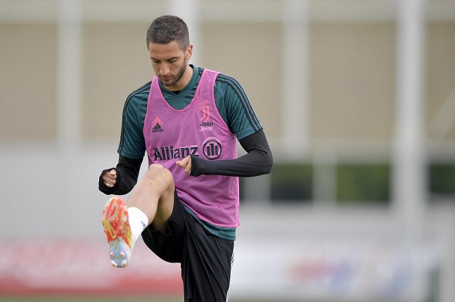 بينتانكور في تدريب اليوفنتوس في مايو 2020 - Bentancur during Juventus training in may 2020