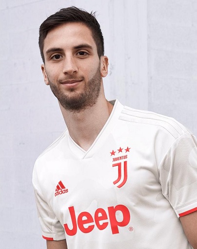 بينتانكور بالقميص الاحتياطي لليوفي - Bentancur in Juve Away Kit