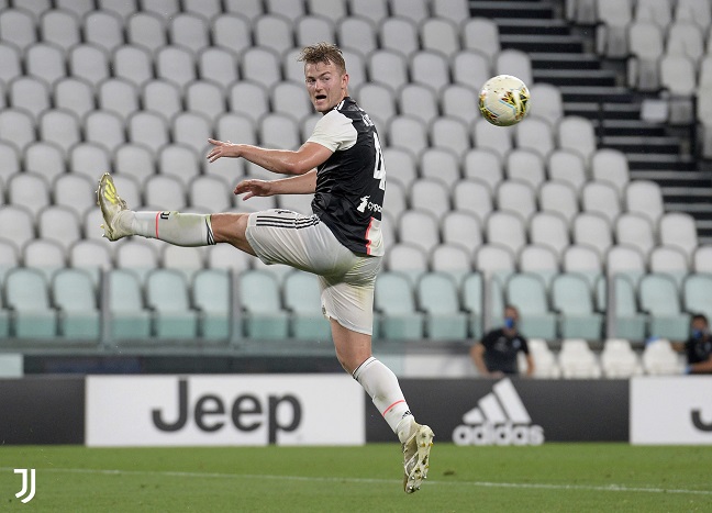 دي ليخت خلال مباراة يوفنتوس ضد اتالانتا - de Ligt during Juventus Atalanta match