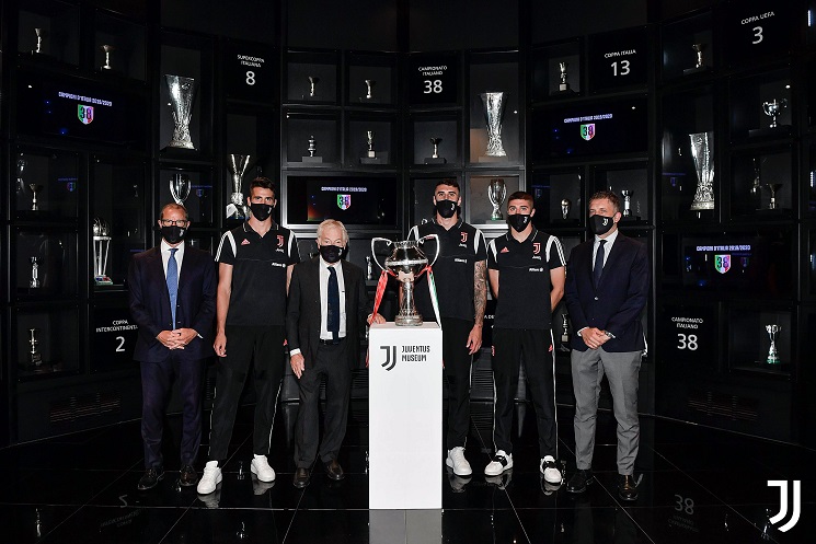 موراتوري و زانيماتشيا و كوكولو يضعون لقب الكاس لـ يوفي تحت 23 بالمتحف - Coppa Italia of Seric C for Juventus U23 putting in Juve Museum