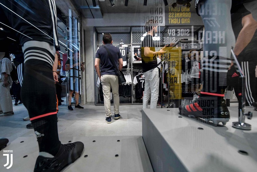 متجر اليوفي في ميلان - Flagship Store Juventus in Milan