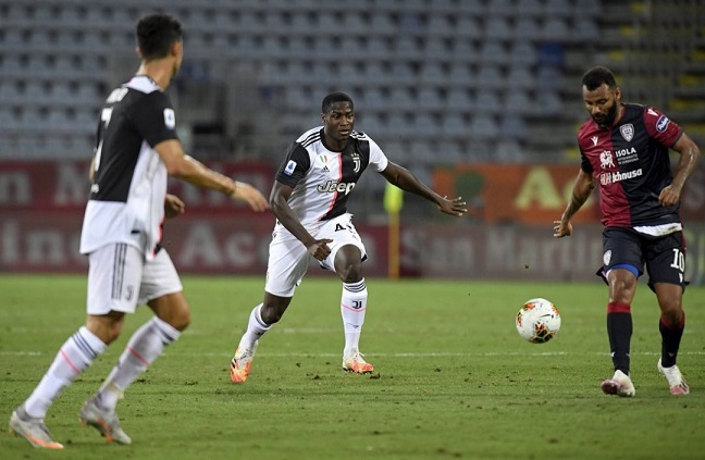 بيتيرز في مباراة كالياري يوفنتوس - Daouda Peeters during Cagliari Juve match