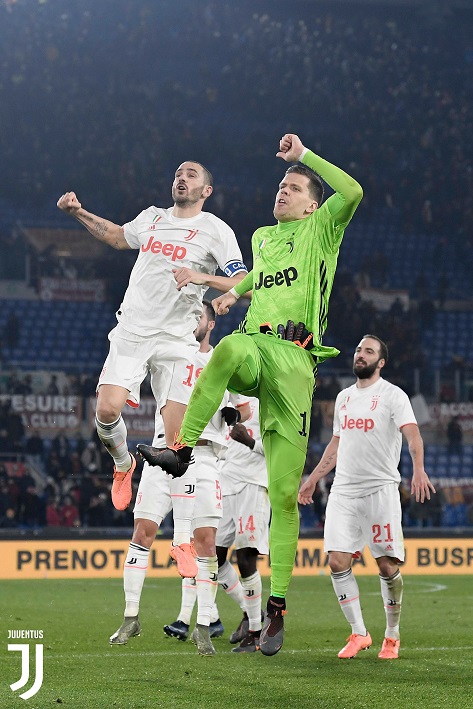 فرحة لاعبي اليوفي بونوتشي و تشيزني بالفوز ضد روما - Juve players Szczesny & Bonucci  joy