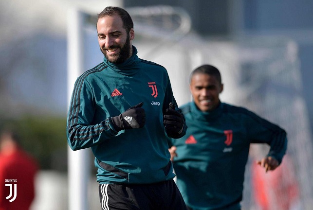 ابتسامة هيغوين في تدريبات يوفنتوس - Higuain smile in Juventus training in JTC