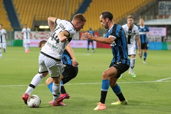 معار اليوفي كولوسيفسكي ضد غودين في لقاء بارما ضد انتر ميلان - Juventus loaned ( Kulusevski ) Vs Godin in Parma Inter