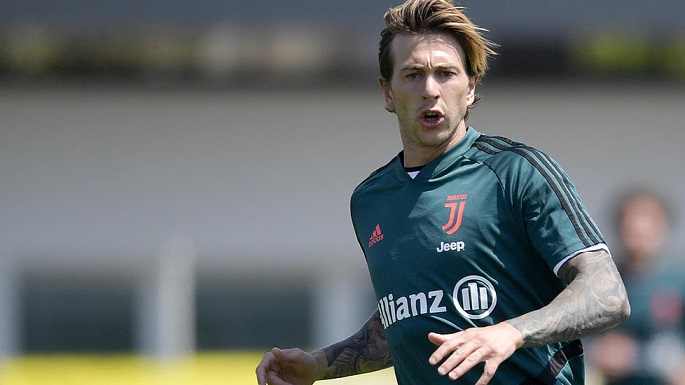 بيرنارديسكي في تدريب اليوفنتوس في مايو 2020 - Bernardeschi during Juventus training in may 2020