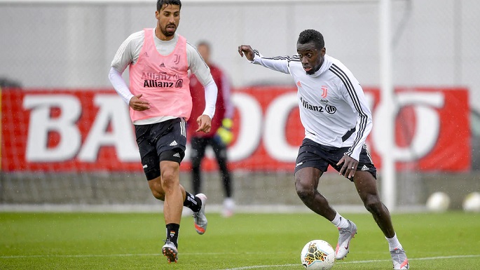 خضيرة و ماتويدي في تدريب اليوفي يونيو 2020 بطقم جديد - Matuidi & Khedira during Juve training in rainy weather