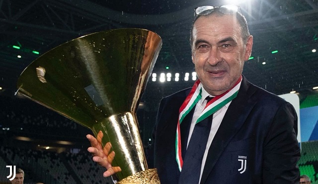 ماوريزيو ساري خلال احتفالات اليوفنتوس بلقب الدوري الايطالي - Maurizio Sarri during Juventus celebration for Scudetto 2020