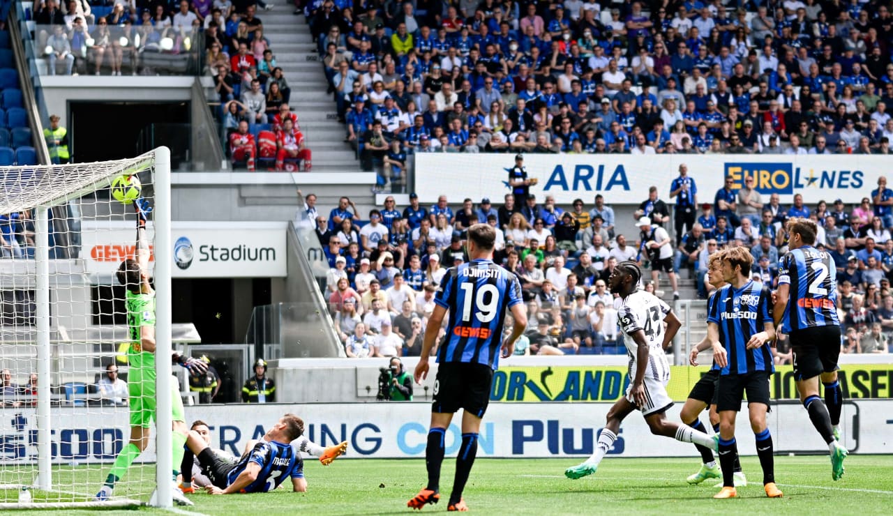 ايلينغ جونيور يسجل هدف خلال مباراة يوفنتوس ضد اتالانتا 2023 - Samuel Iling-Junior scores a goal during Juventus match Vs Atalanta