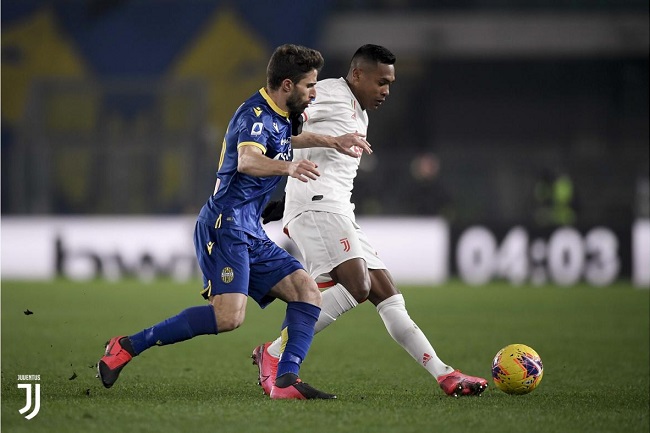 اليكس ساندرو امام بوريني مباراة فيرونا يوفنتوس - Alex Sandro in Verona Juventus match