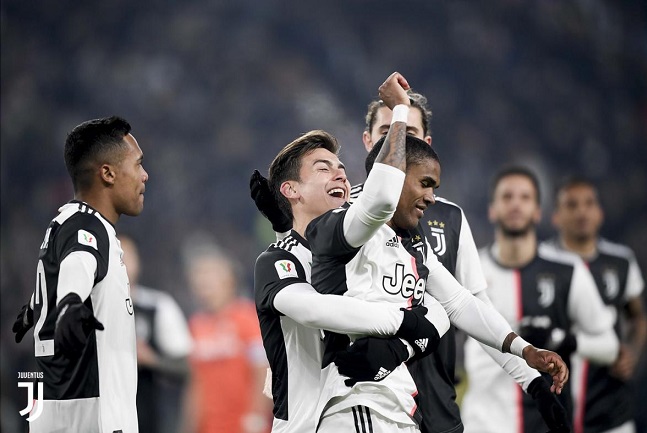 دوغلاس كوستا يحتفل مع ديبالا بهدفه - Douglas Costa celebrates with Dybala