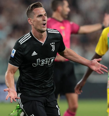 ميليك يحتفل بهدفه مع يوفنتوس ضد سبيزيا - Milik celebrates after scoring a goal in Juventus Spezia match