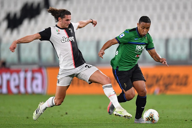 رابيو ضد مورييل خلال مباراة يوفنتوس ضد اتالانتا - Rabiot Vs Muriel during Juventus Atalanta match