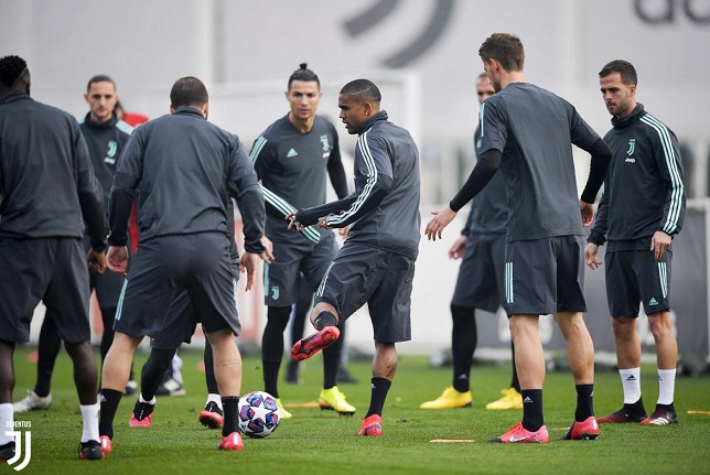 دوغلاس كوستا في تدريب اليوفي قبل ليون - Douglas Costa in Juve training before lyon