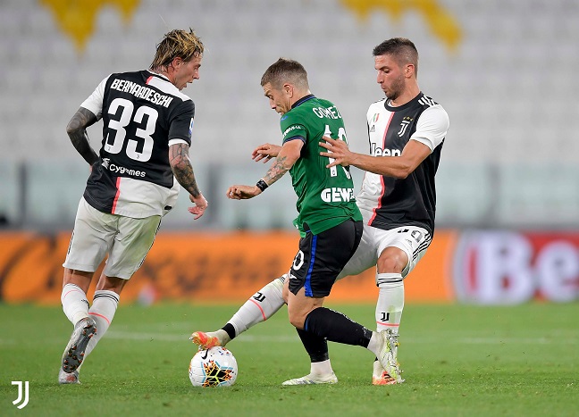 بينتانكور ضد غوميز خلال مباراة يوفنتوس ضد اتالانتا - Bentancur Vs Gomez during Juventus Atalanta match