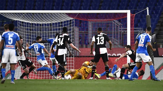 بوفون في نهائي كاس ايطاليا ( نابولي اليوفي ) - Buffon in Coppa Italia final ( Napoli Juve )