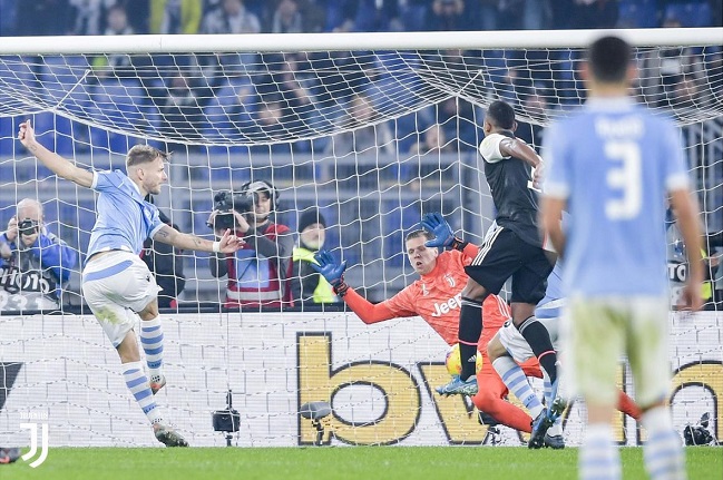 تشيزني يتصدى لمحاولة ايموبيلي - Szczesny saves immobile shot