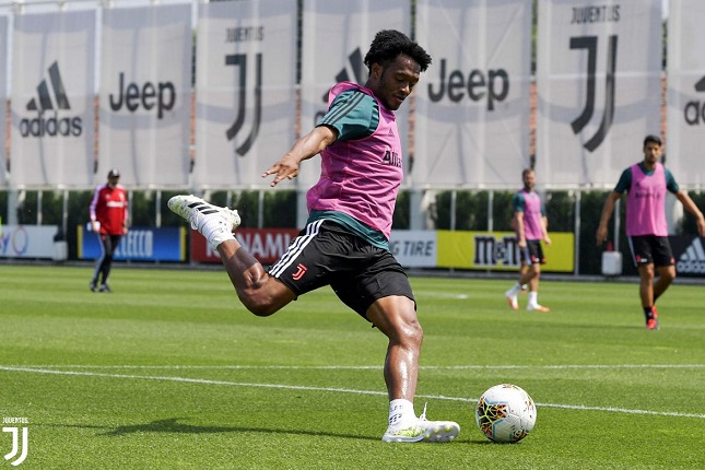 كوادرادو خلال تدريب اليوفي في مايو 2020 - Cuadrado during Juventus training