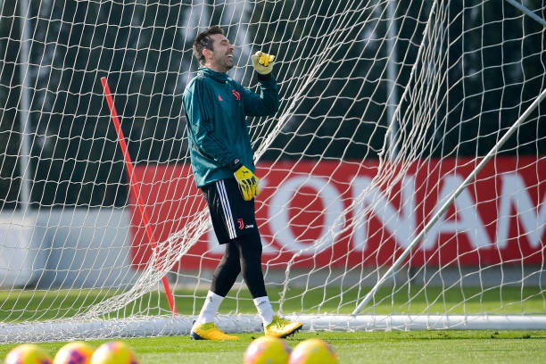 ابتسامة بوفون في تدريب اليوفي قبل لقاء ميلان - Buffon smile in Juve training before Milan match