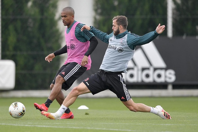 بيانيتش و دوغلاس كوستا في تدريب اليوفنتوس في مايو 2020 - Pjanic & Douglas Costa during Juventus training in may 2020