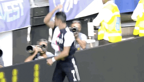 صورة متحركة : كريستيانو رونالدو يحتفل بهدفه مع اليوفي - Gif : Ronaldo celebrates after Juventus Siiii