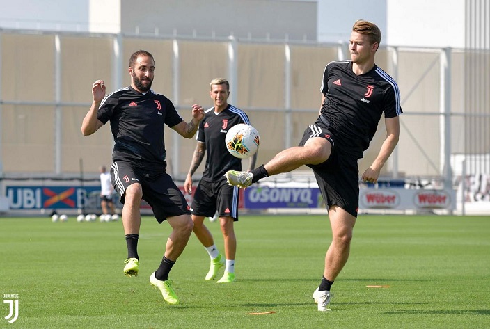 هيجوين و دي ليخت - De LIgt & Higuain