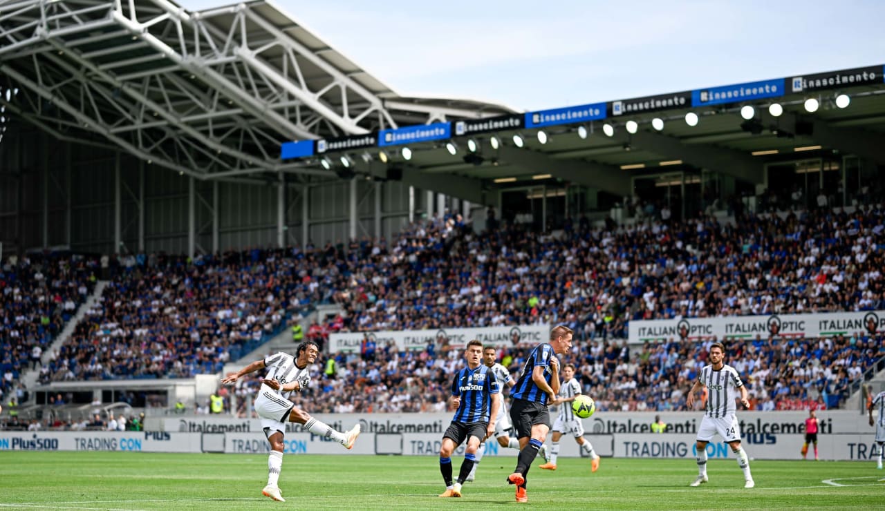 خوان كوادرادو خلال مباراة يوفنتوس ضد اتالانتا 2023 - Juan Cuadrado during Juventus match Vs Atalanta