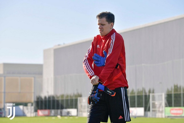 تشيزني - Szczesny in juve training