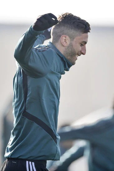 ابتسامة بينتانكور - Bentancur smiles in Juve training