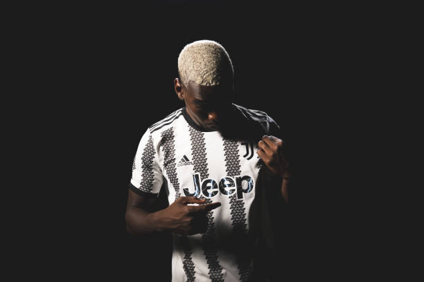 باول بوغبا في عرضه مع قميص يوفنتوس - Pogba show with Juventus shirt #Official 