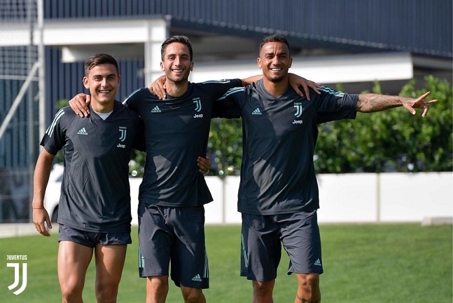 ابتسامة ديبالا و بينتانكور و دانيلو - Dybala & Bentancur & Danilo smile